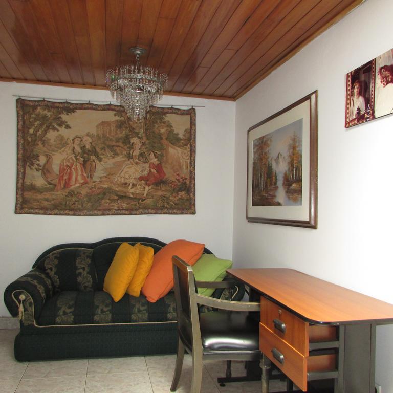 보고타 Casa De Huespedes Shalom Victoria 게스트하우스 외부 사진